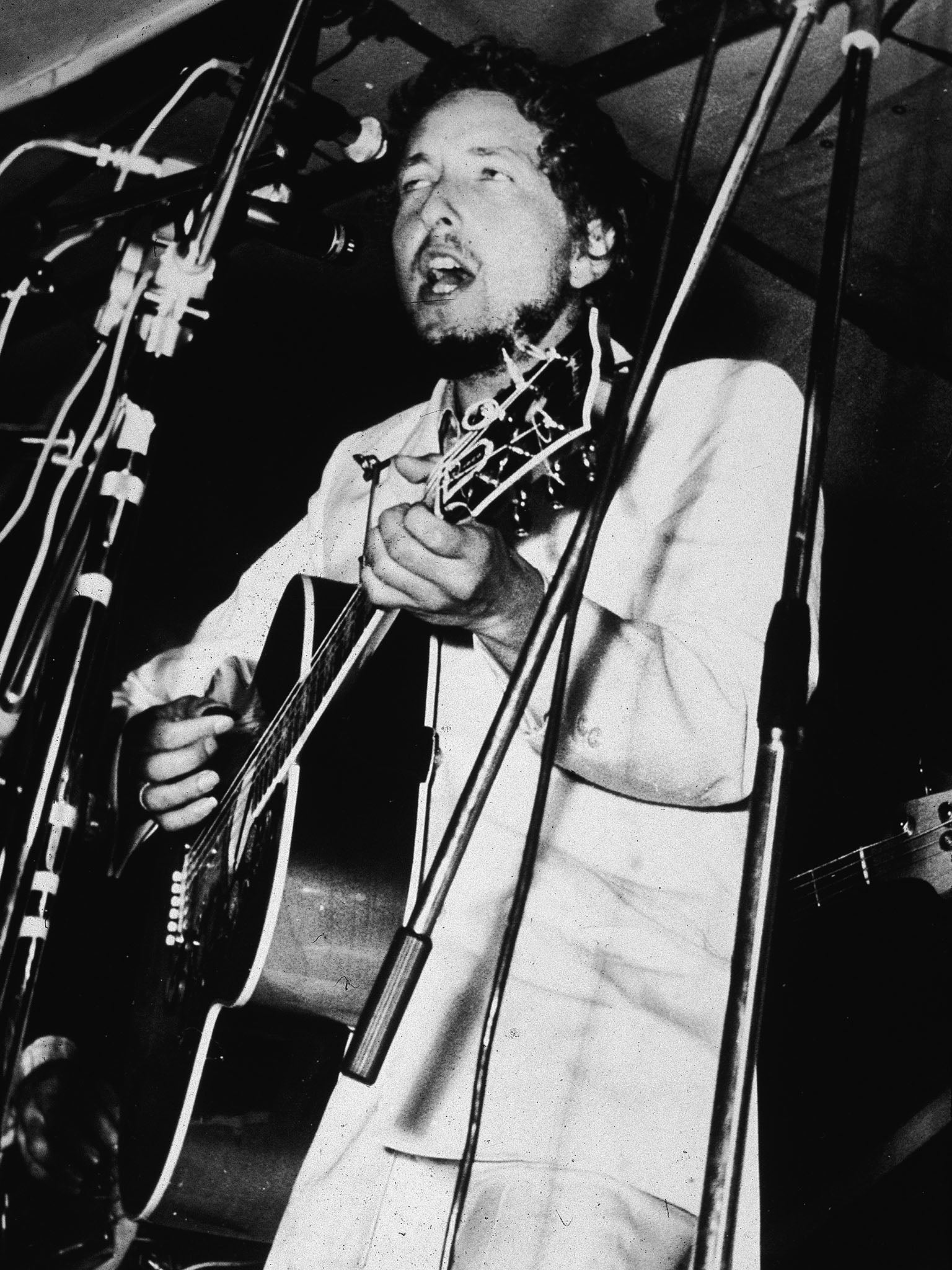 Bob Dylnn at Isle of Wight Festival in 1969 (Hulton Archive/Getty)