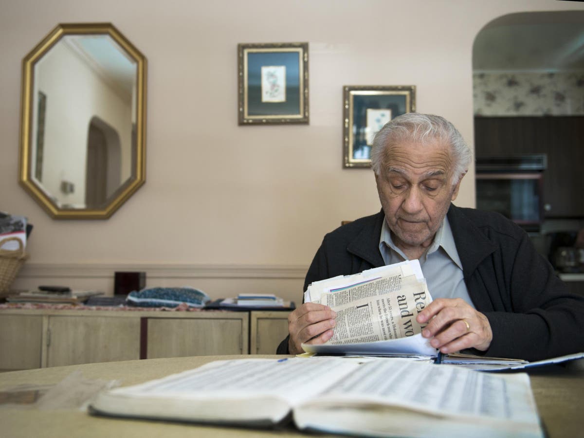 Holocaust survivors receive reparations from France for deportations to ...