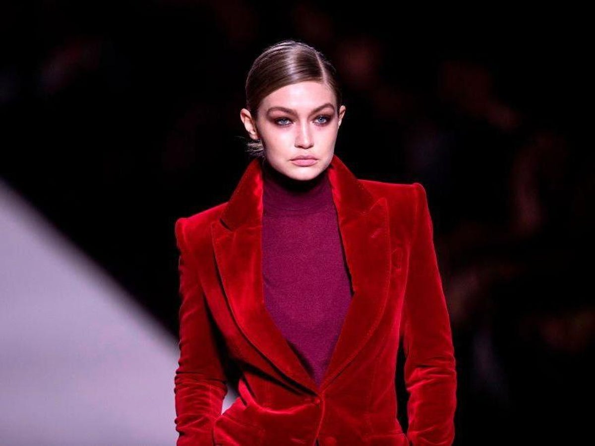 Tom Ford closes Fashion Week with big hair, miles of sparkle - The
