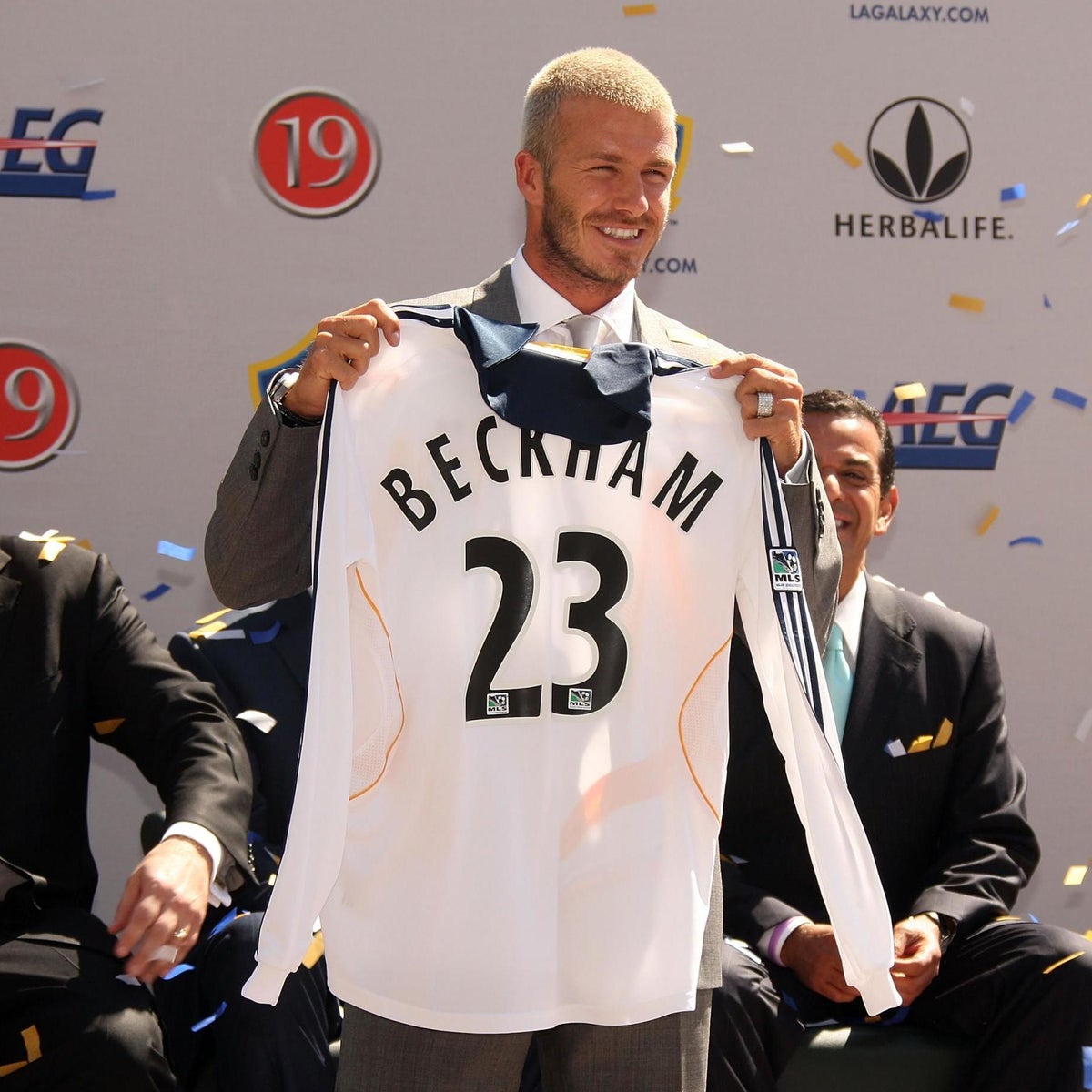 David Beckham: LA Galaxy to honour former England captain with statue outside stadium | The Independent | The Independent