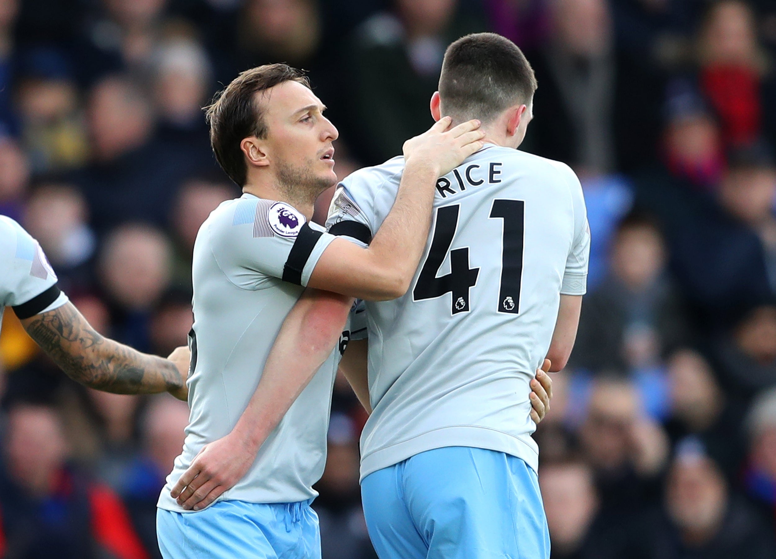 Declan Rice congratulates Mark Noble