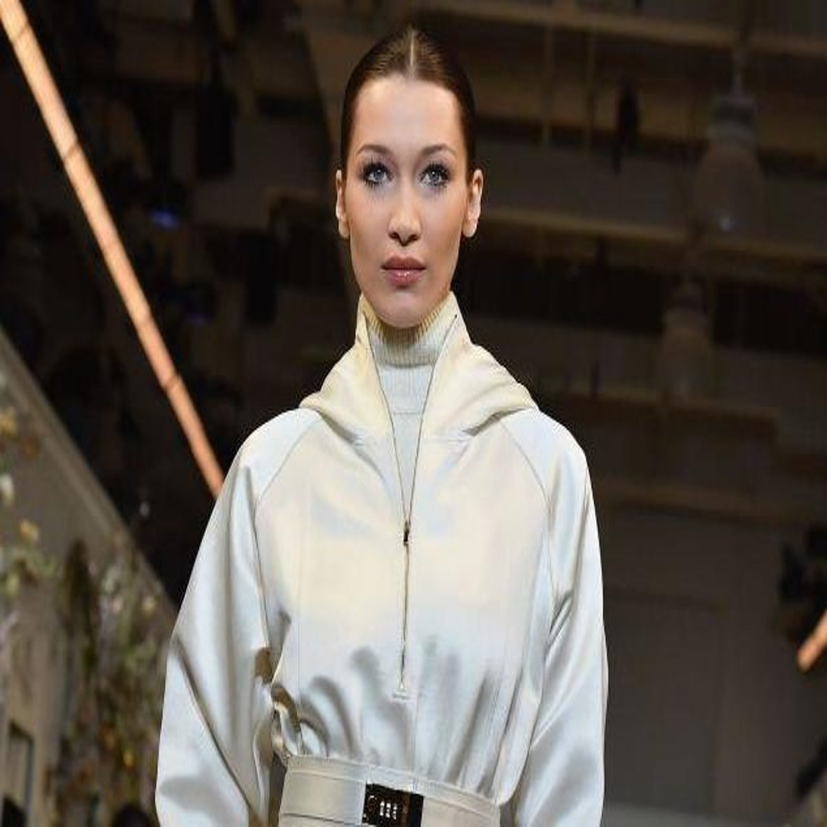 See Bella Hadid's Vintage Gucci Look Straight from the '90s