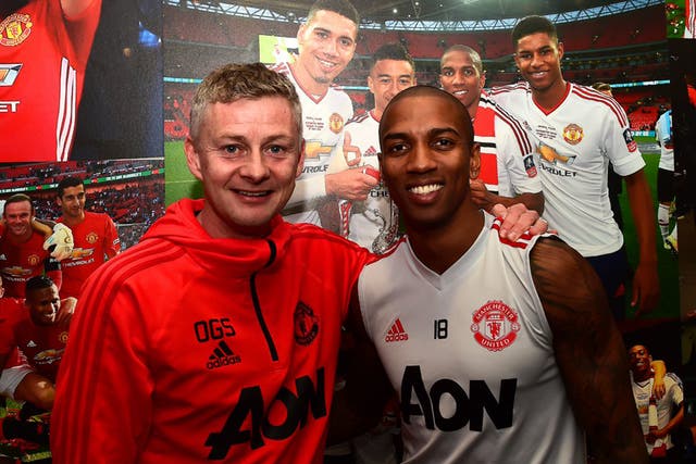 Ashley Young has signed a one-year contract extension with Manchester United