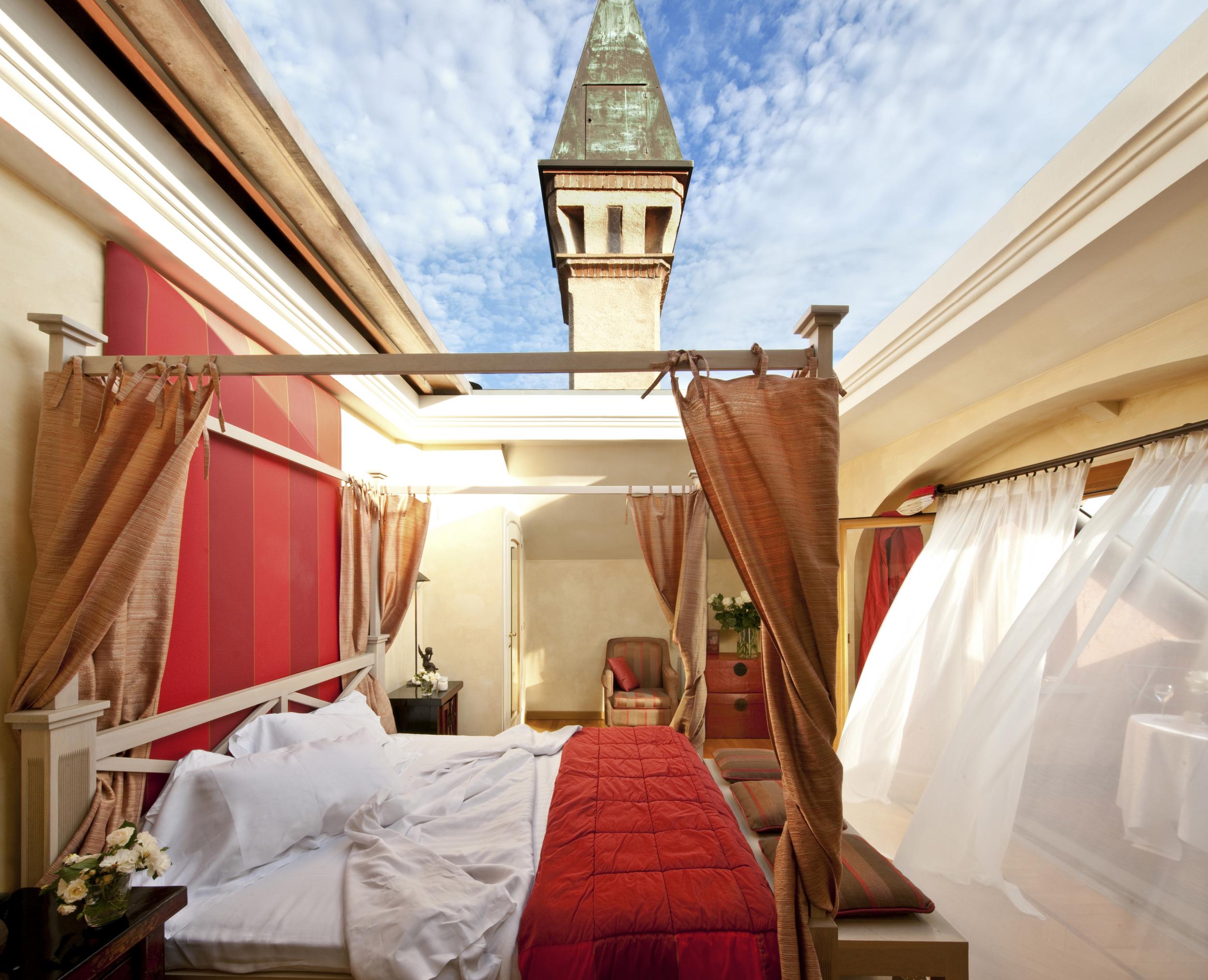 The Cabriolet Suite at L’Albereta has a retractable roof