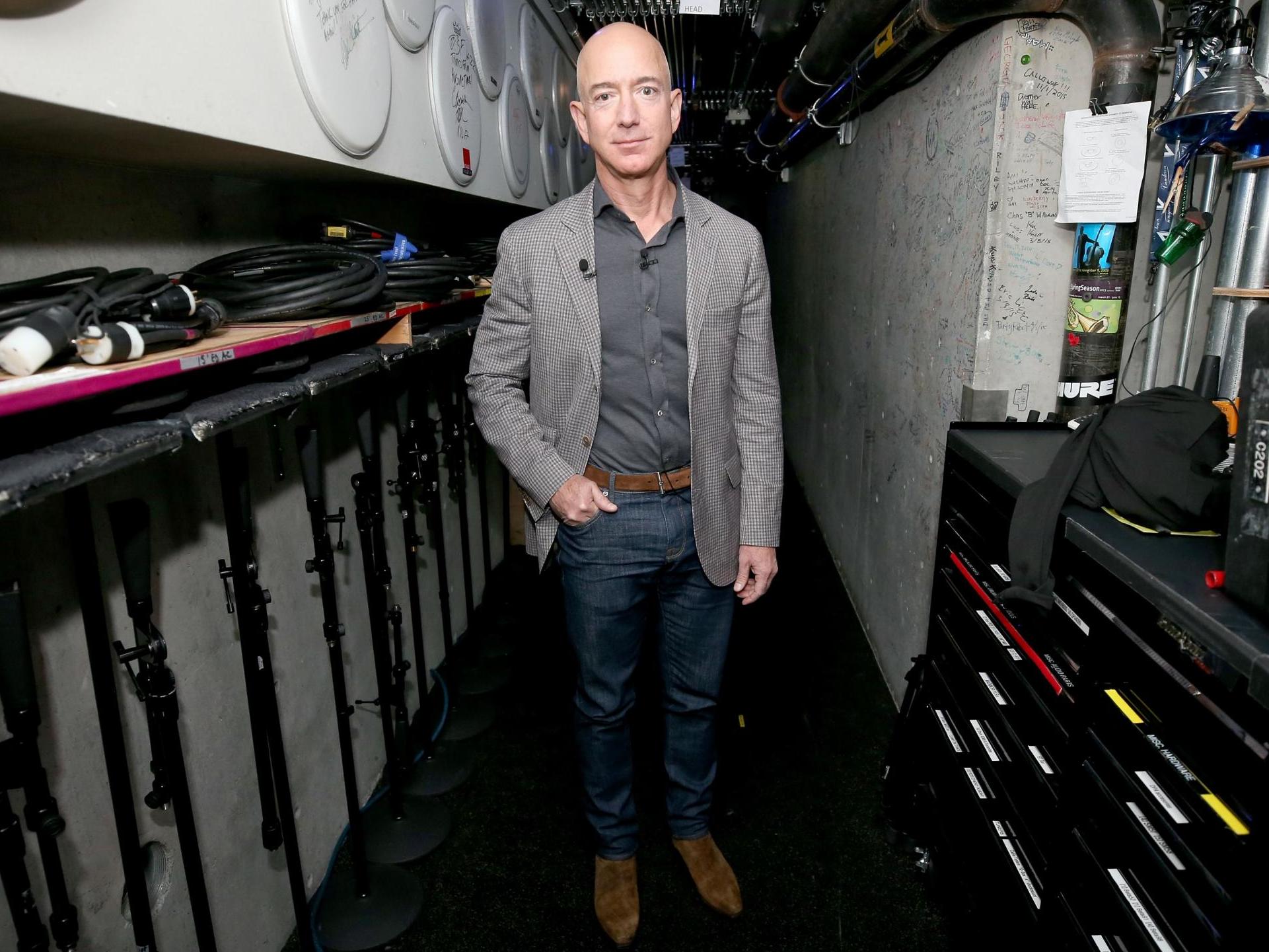 Jeff Bezos probe 'concludes brother of Amazon boss's mistress was National Enquirer source' of intimate text messages