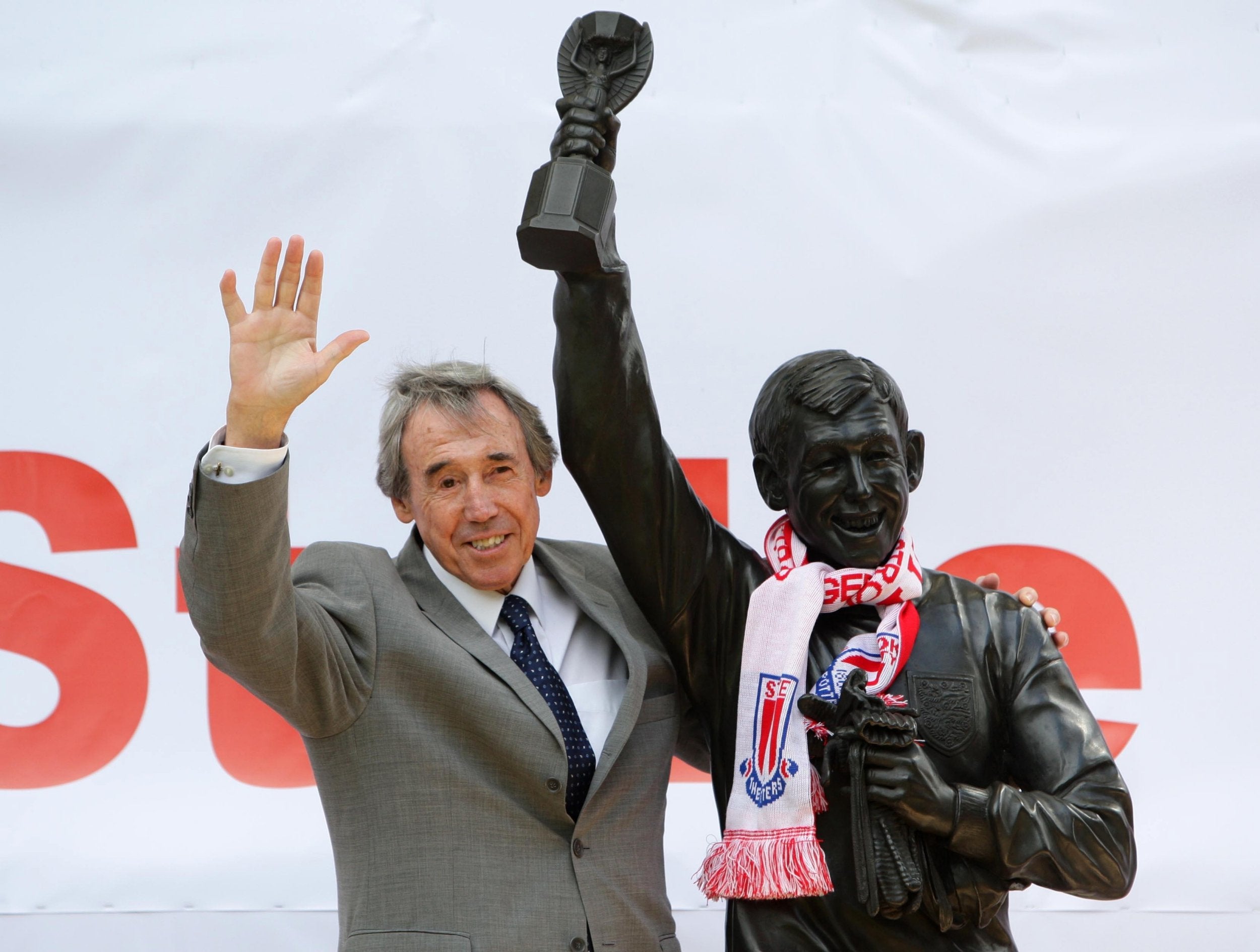 Banks next to his statue in Stoke in 2008