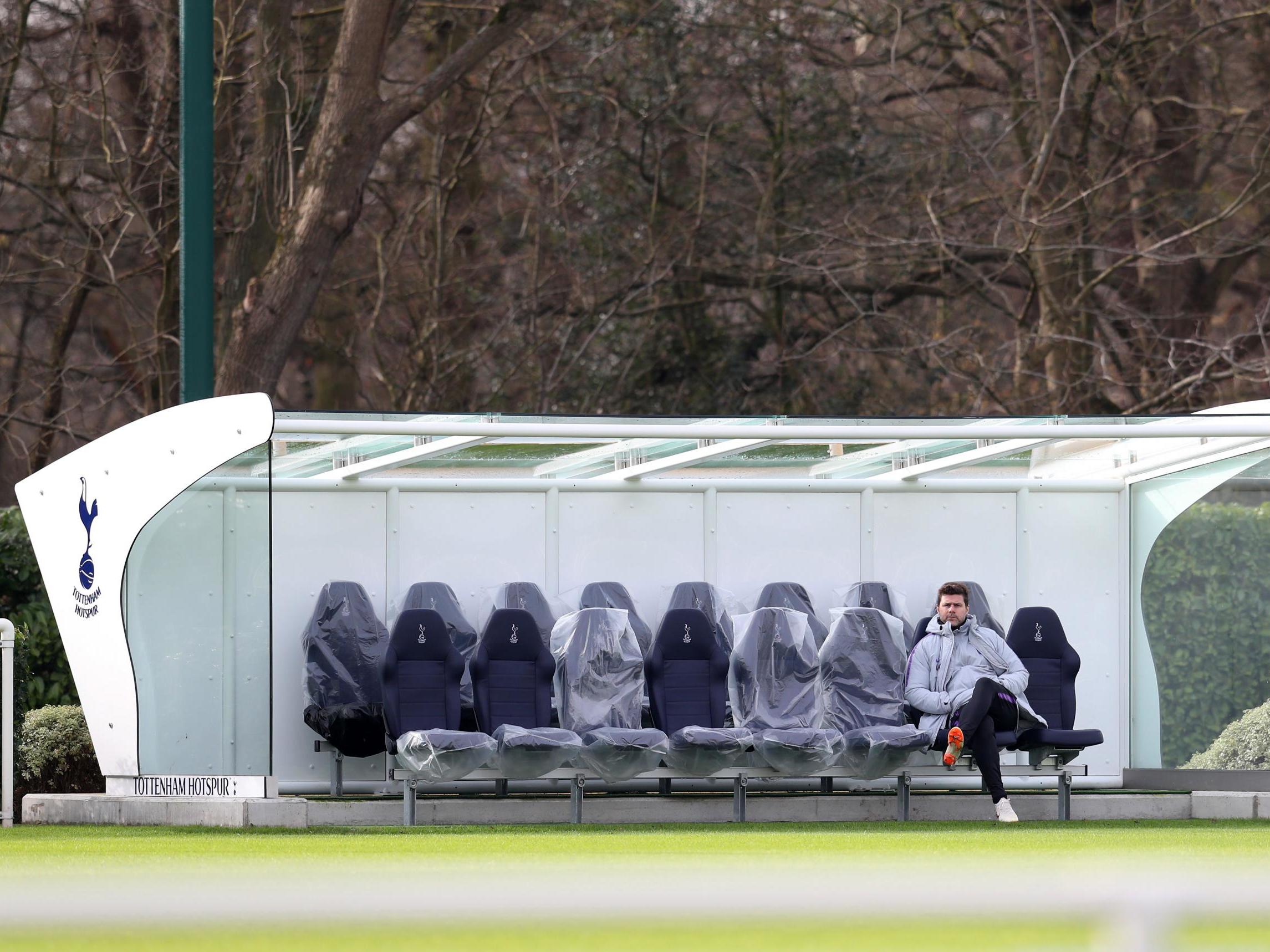 Pochettino takes in training alone