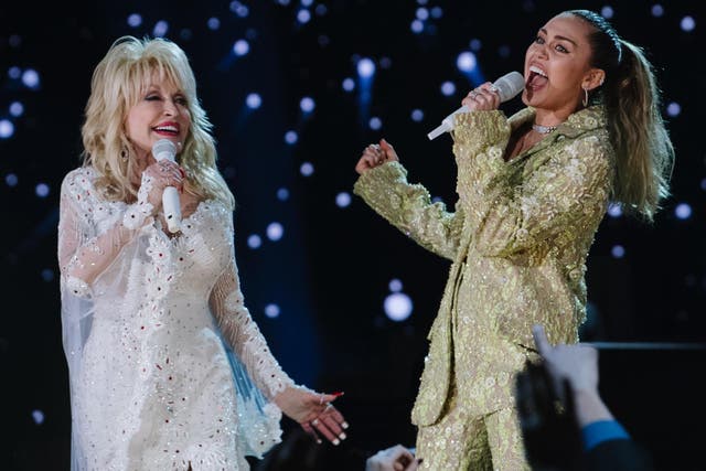 <p>Dolly Parton and Miley Cyrus perform onstage at the 61st annual GRAMMY Awards at Staples Center on 10 February, 2019 in Los Angeles, California.</p>