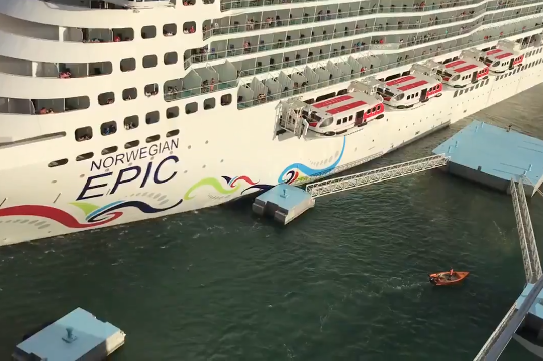 The Norwegian Epic sank two mooring points