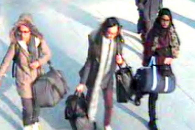 Amira Abase, Kadiza Sultana and Shamima Begum before catching flight to Turkey in 2015