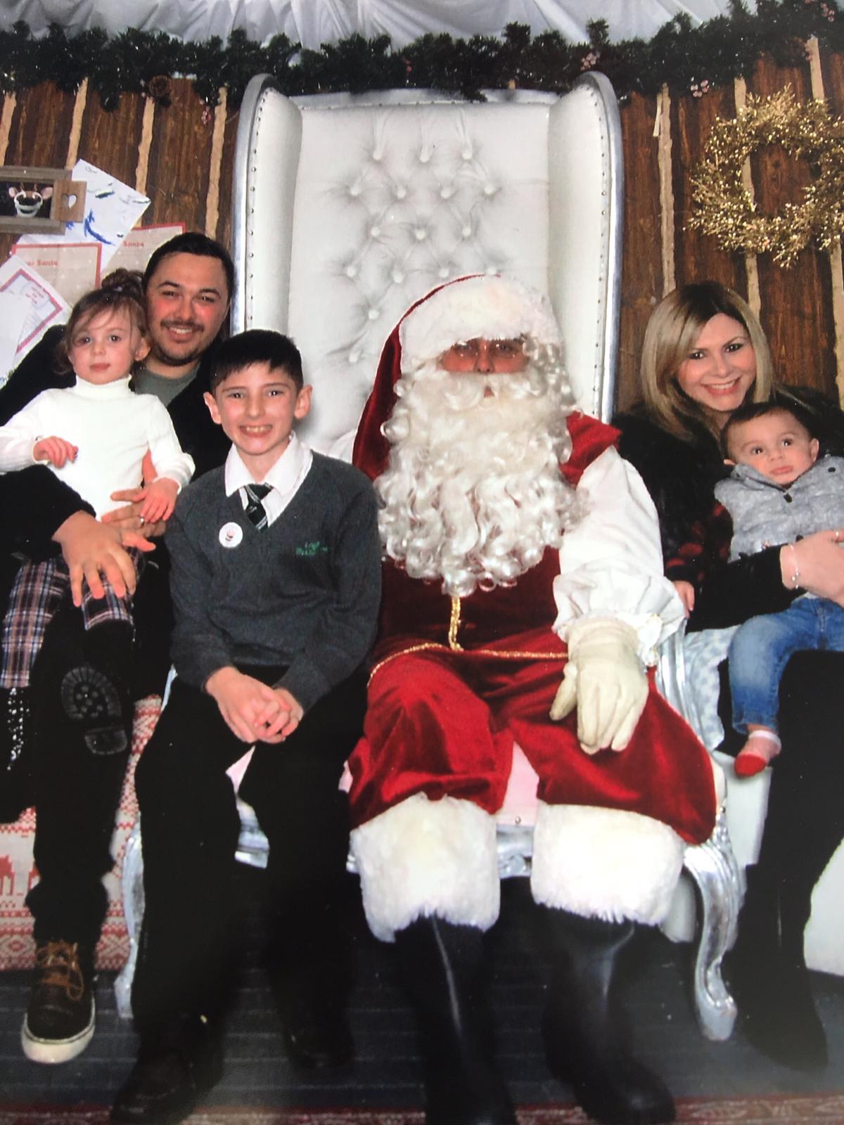 Their last family picture together for Christmas, in 2017