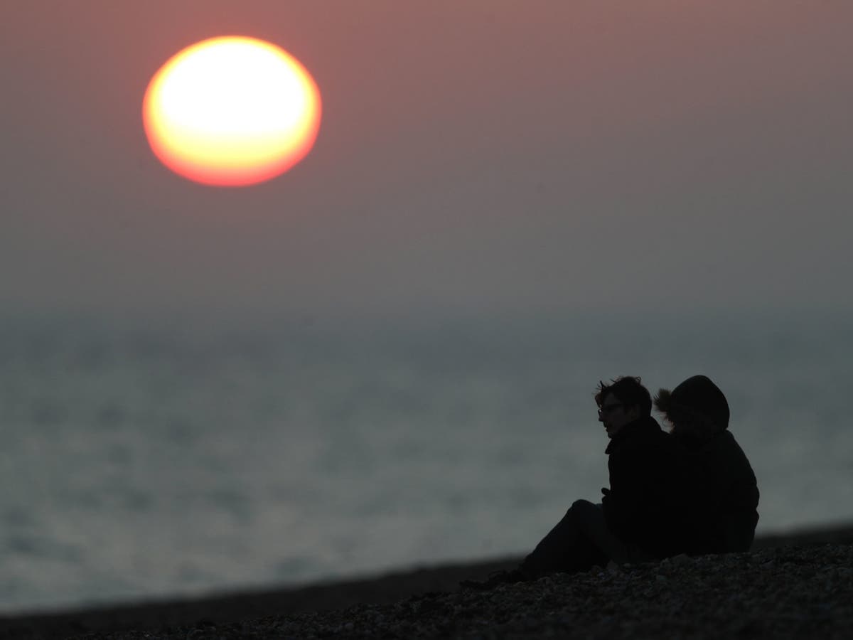 UK weather forecast: ‘Snow moon’ to rise as hottest ever day in February possible this week