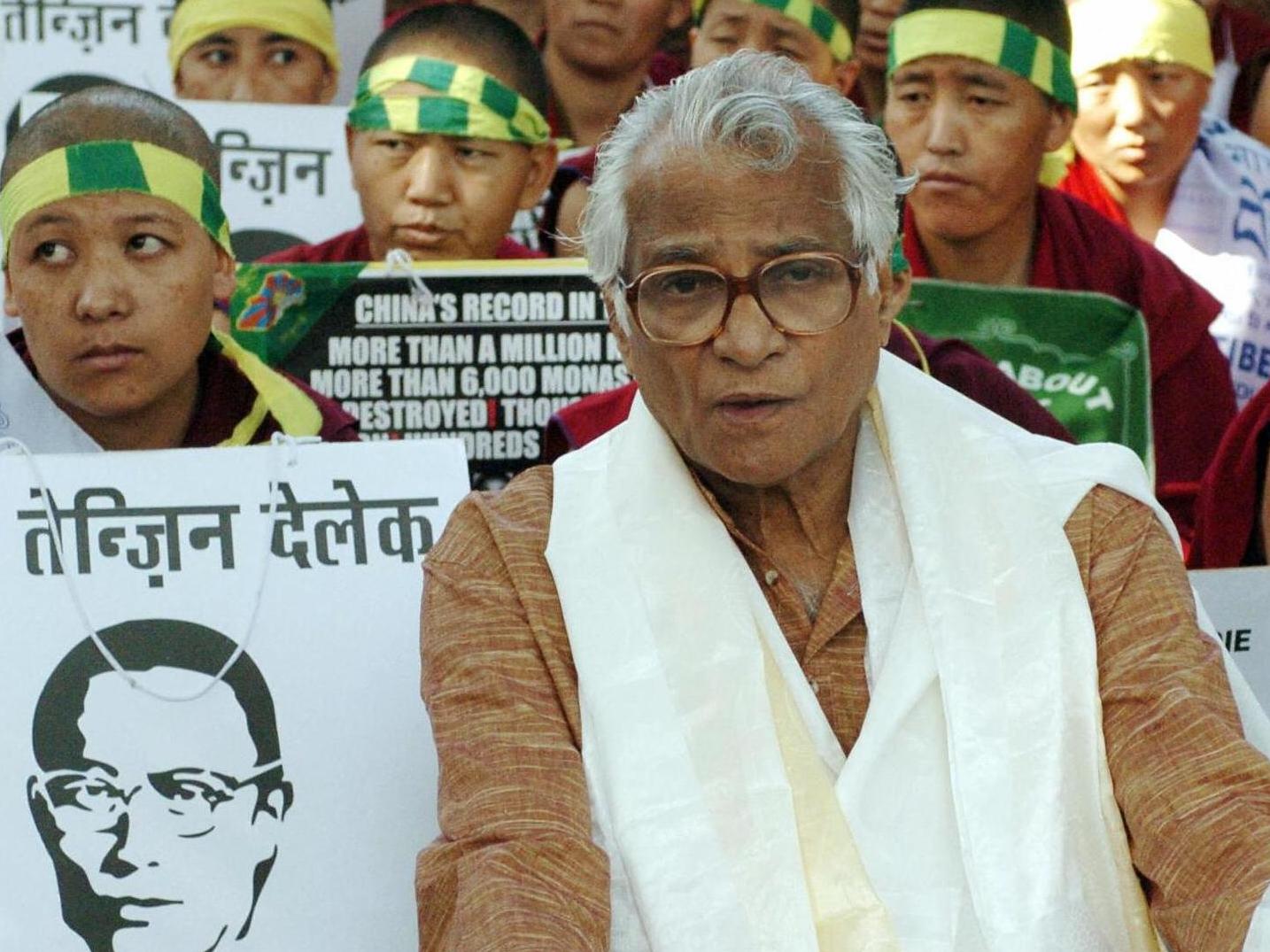 Fernandes in 2004 calling for the release of a Tibetan political prisoner