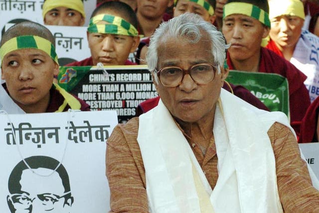 Fernandes in 2004 calling for the release of a Tibetan political prisoner