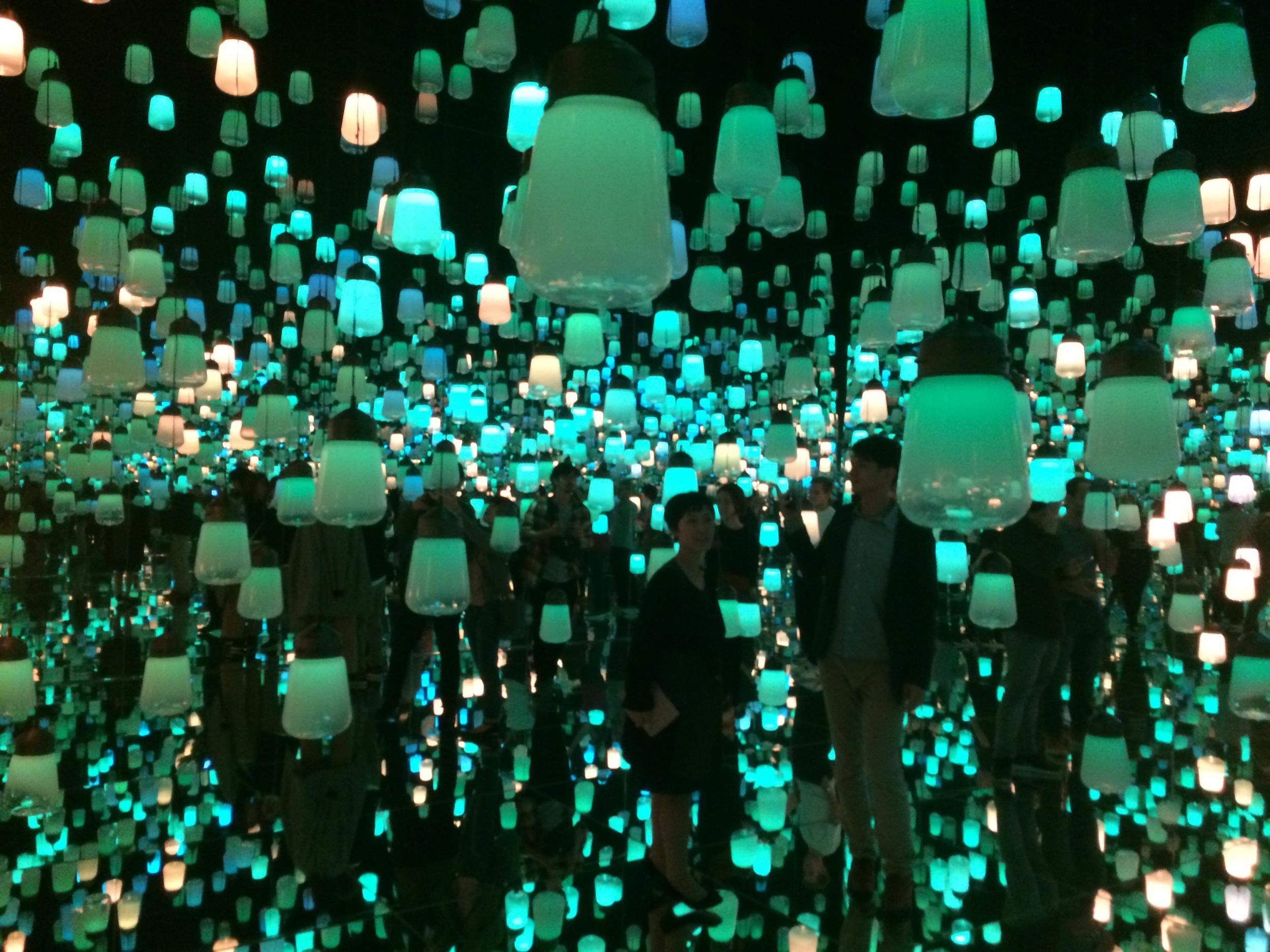 MORI Building Digital Art Museum uses projectors to transform the space