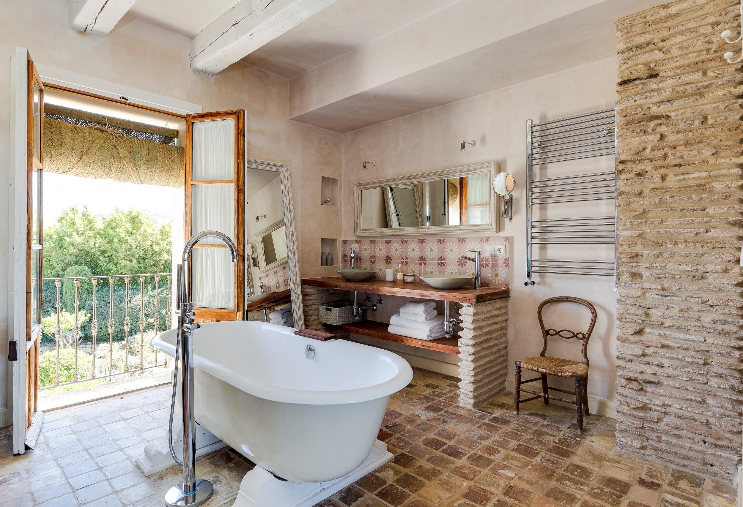 The airy bathrooms at Casa La Siesta