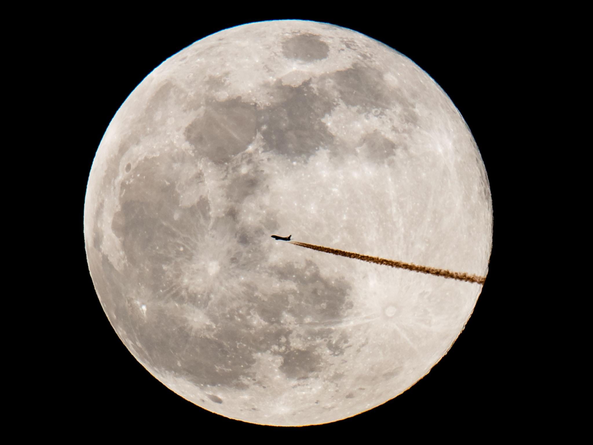 Super snow moon: pictures of 2019's largest full moon around the world ...