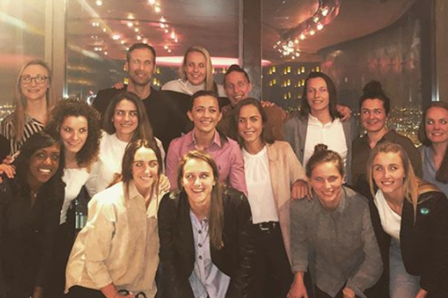 Petr Cech poses with Arsenal Women after a meal