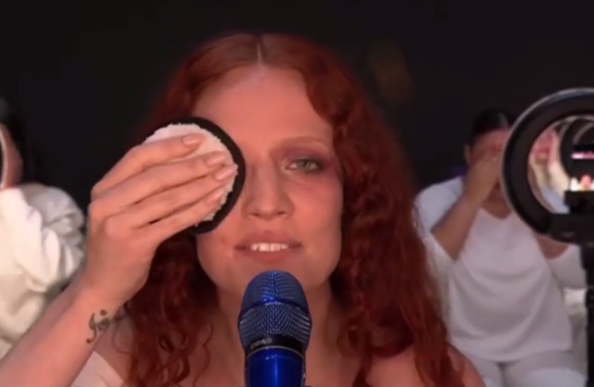 Jess Glynne removes make up with legion of women in powerful Brits performance | The Independent | The Independent