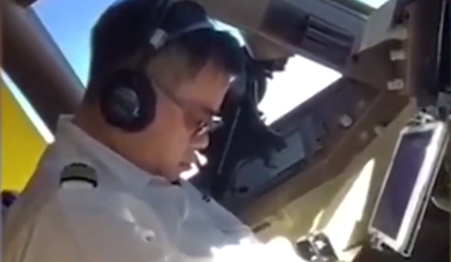 The pilot was filmed taking a mid-flight nap