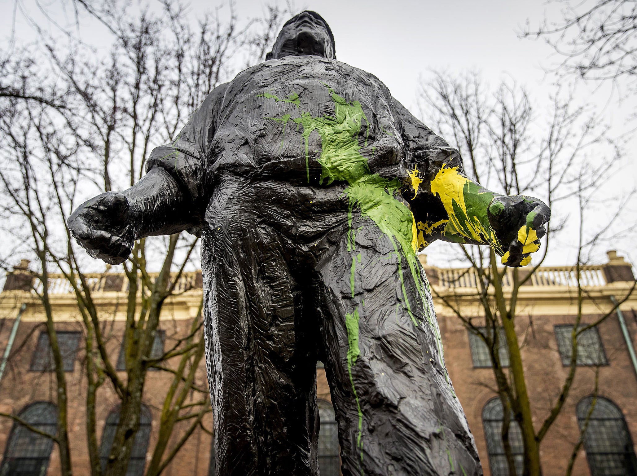 Amsterdam's famous De dokwerker statue covered in paint