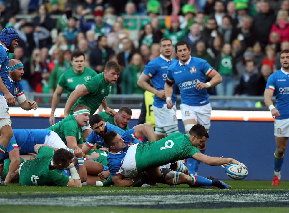 Conor Murray scores Ireland's fourth try to seal the bonus point and a 26-16 victory over Italy