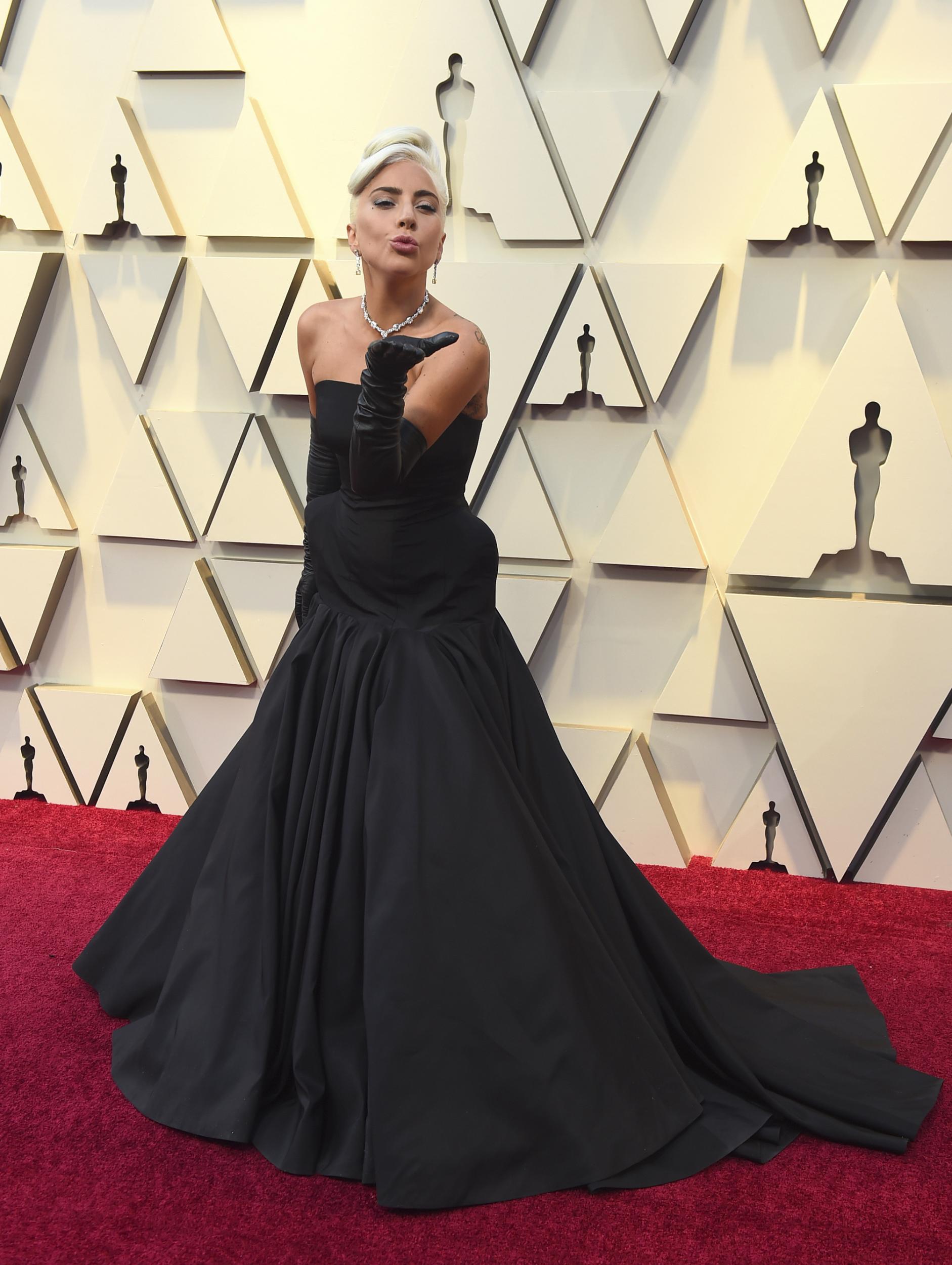 oscars 2019 lady gaga red carpet