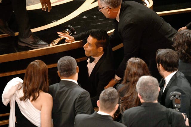 Rami Malek falls at the 2019 Oscars