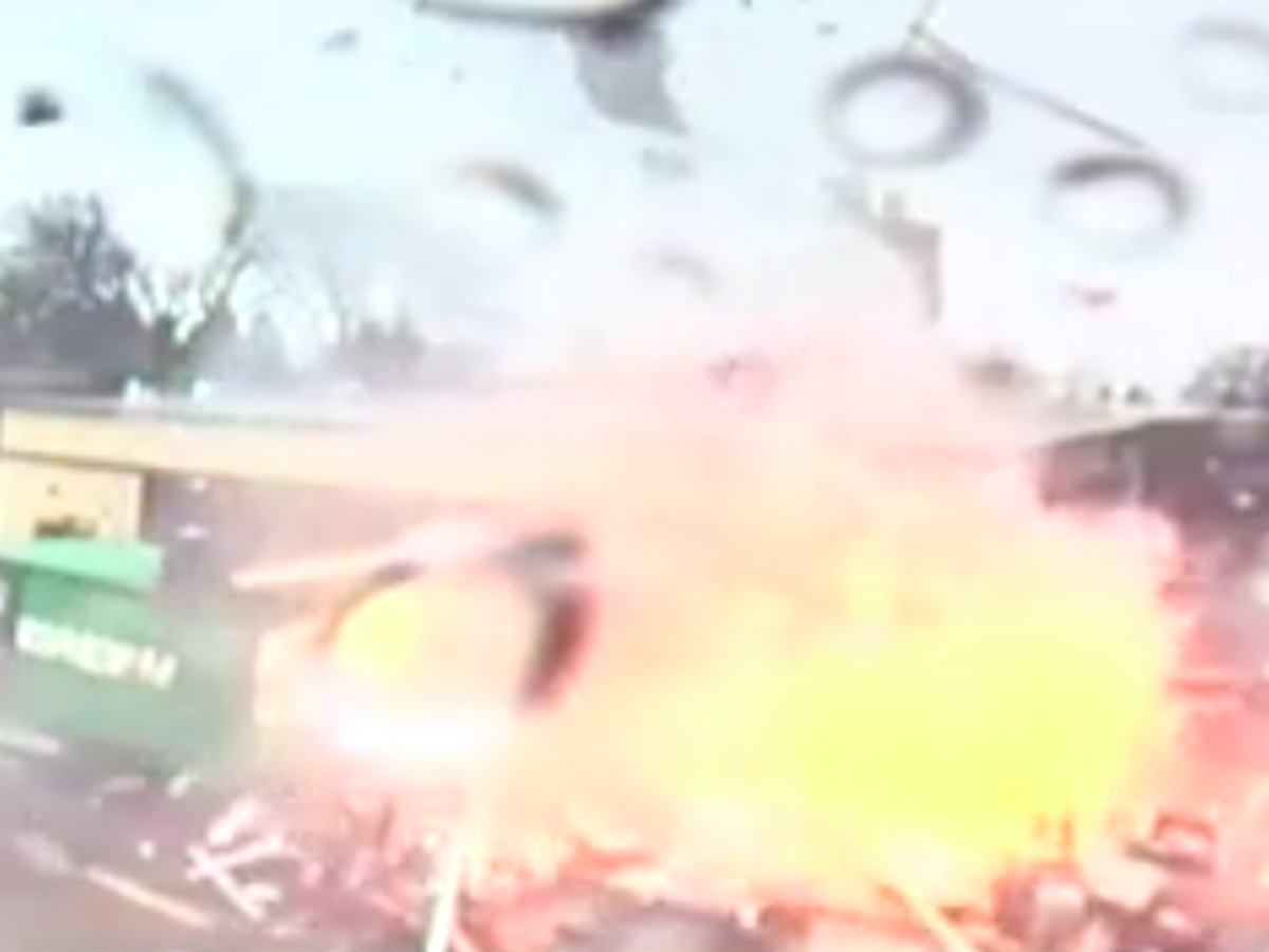 Huge explosion that destroyed food truck in Oregon caught on camera