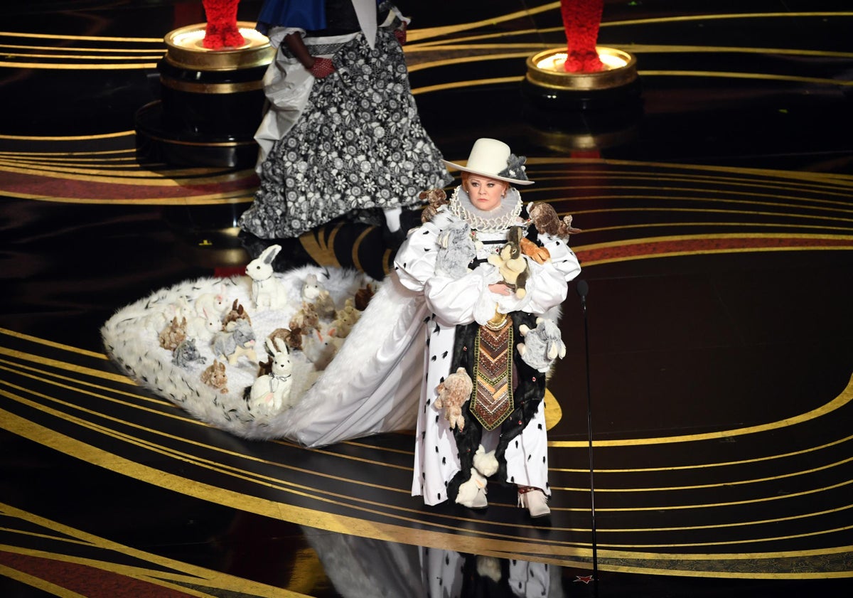 melissa mccarthy dress designer Melissa McCarthy makes bold appearance in tight fitted gown on Oscars red  carpet