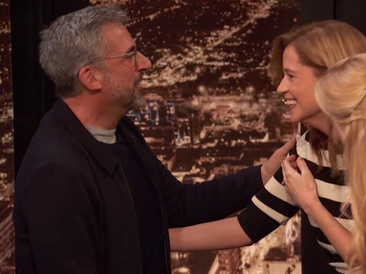 Steve Carell pulls prank on Office co-star Jenna Fischer on Busy Tonight