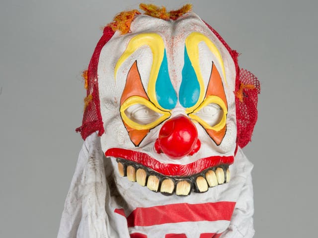 Photo of "scary clown mask" worn by Lekan Akinsoji during police chase