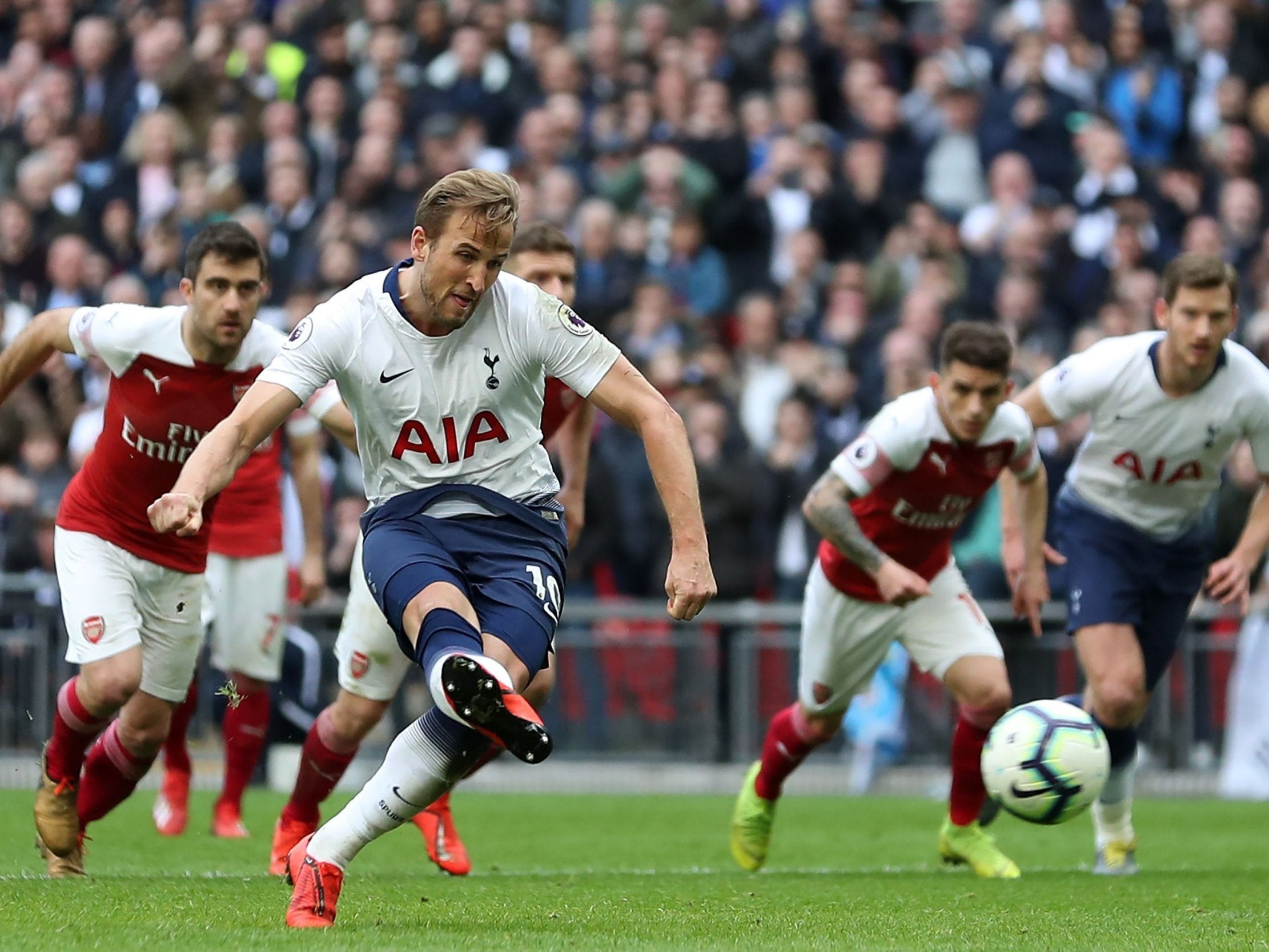 Harry Kane shoots from the penalty spot to score Tottenham's equaliser against Arsenal