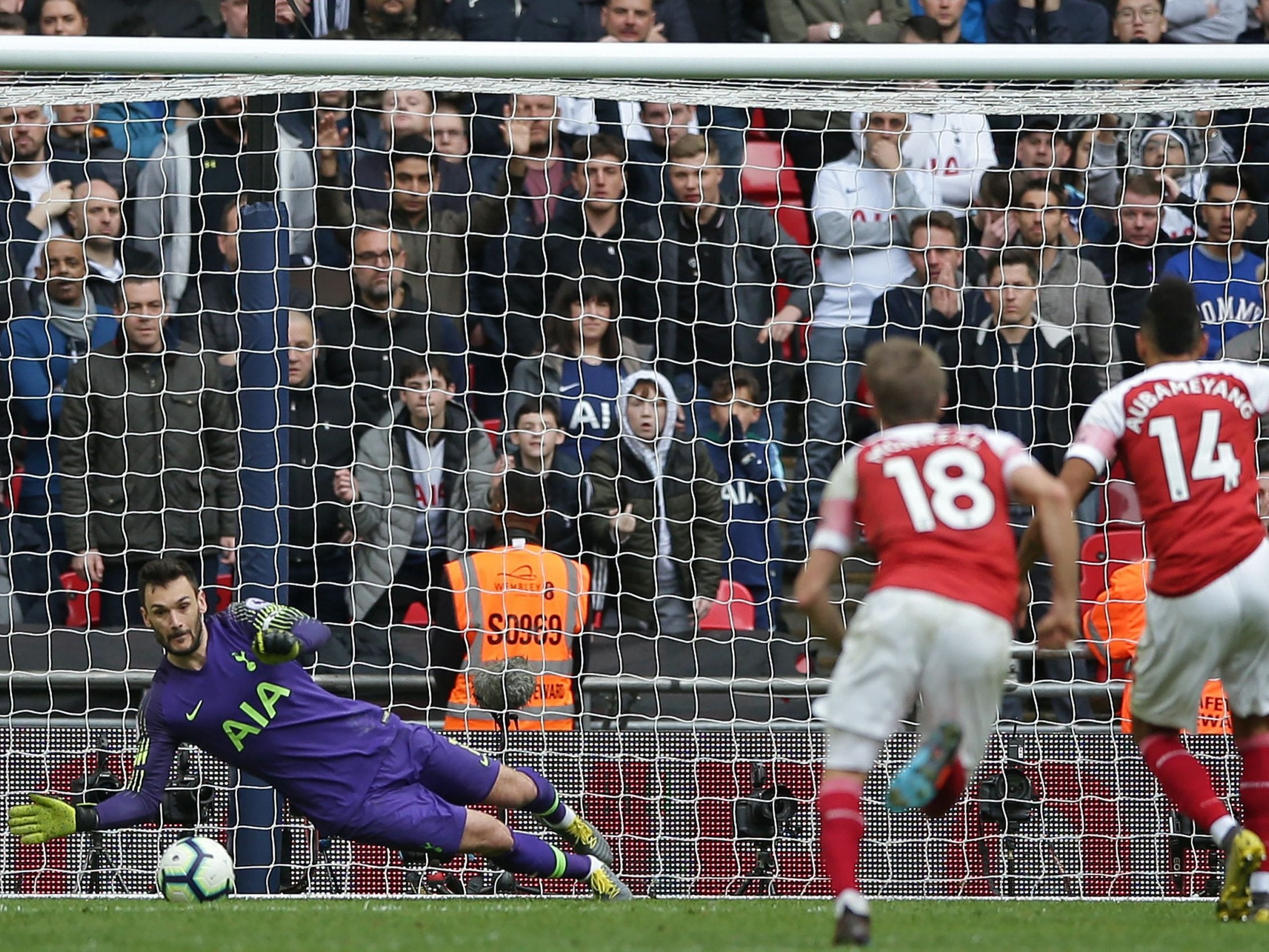 Hugo Lloris saved Pierre-Emerick Aubameyang's penalty to see Tottenham draw with Arsenal (AFP/Getty)