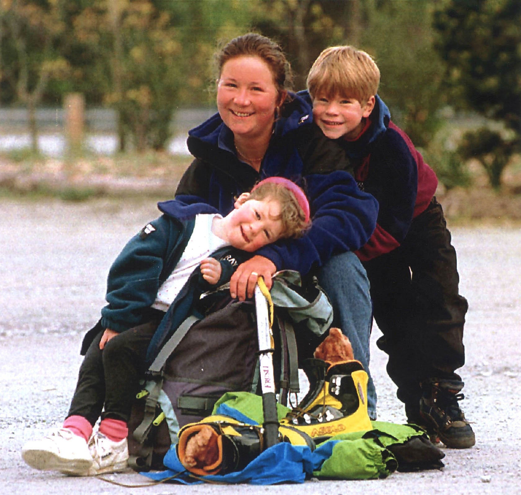 Alison Hargreaves pictured with her children, Tom and Kate, shortly before she went to K2