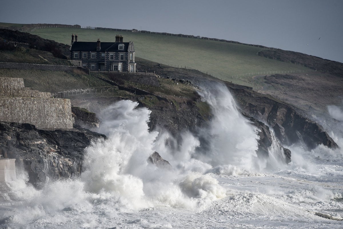 UK weather: Snow warning issued as Storm Freya hits Britain | The ...