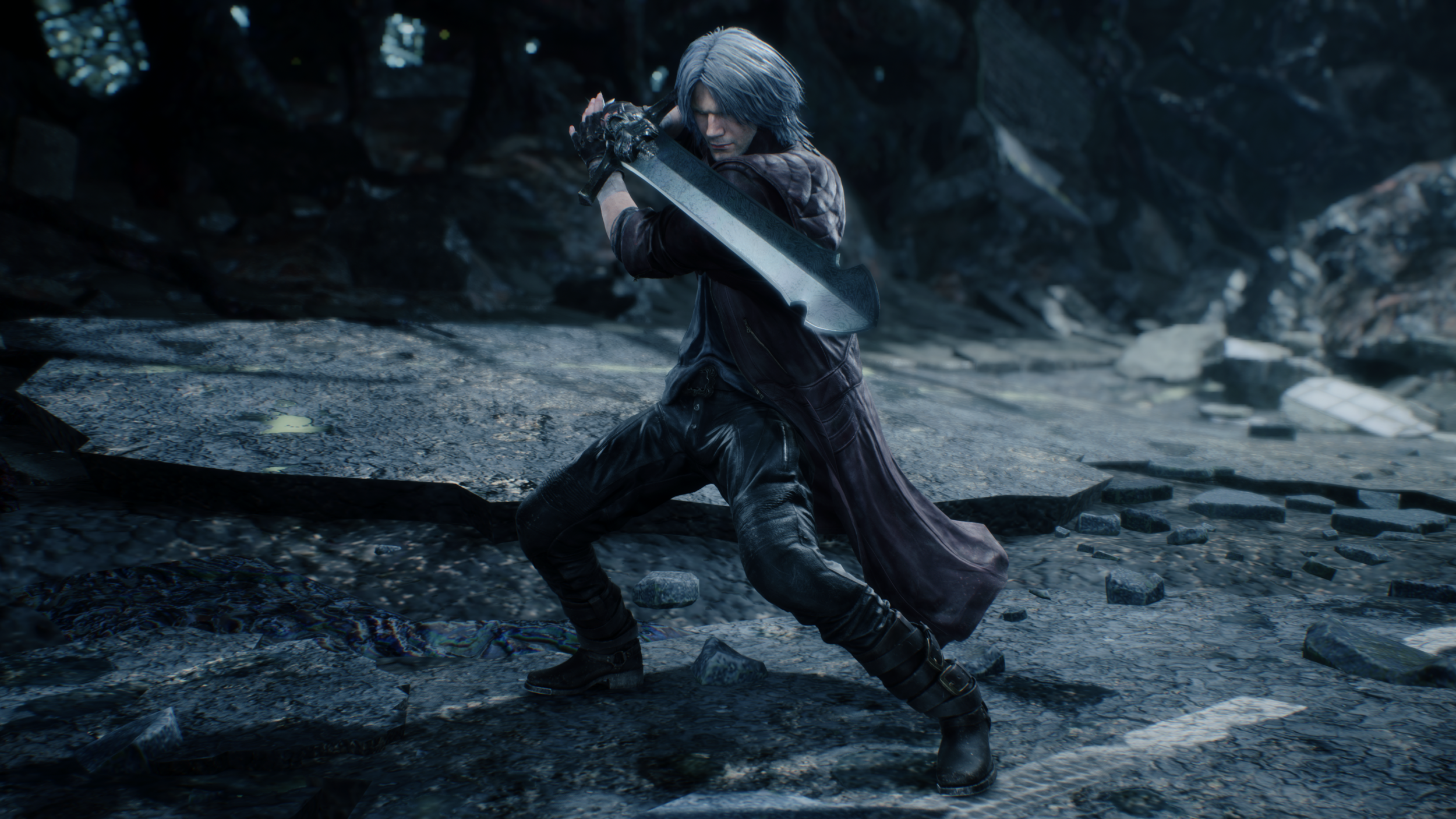 Devil hunter Dante wielding his trademark sword, Rebellion