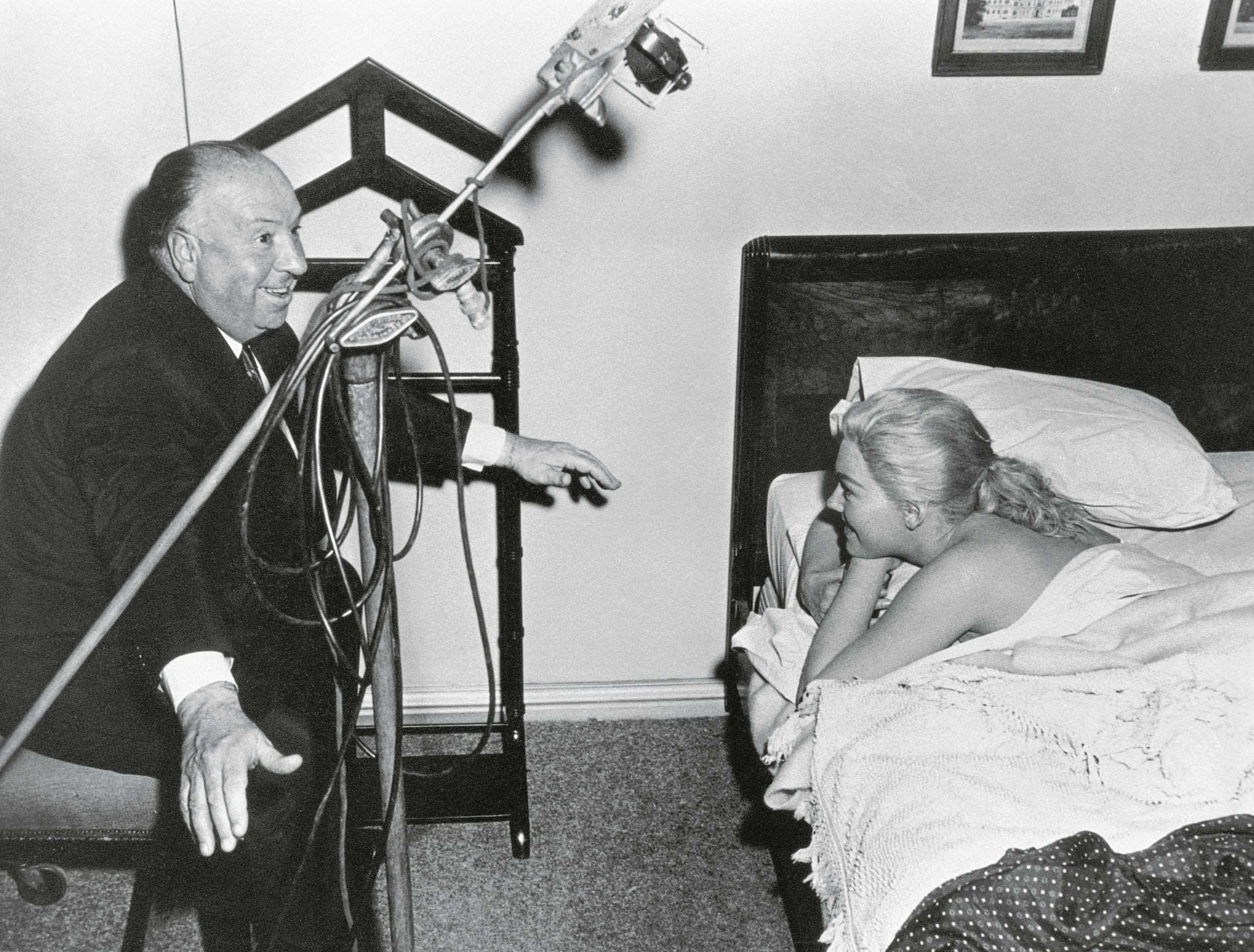 Alfred Hitchcock In Photos Behind The Scenes Of His Most