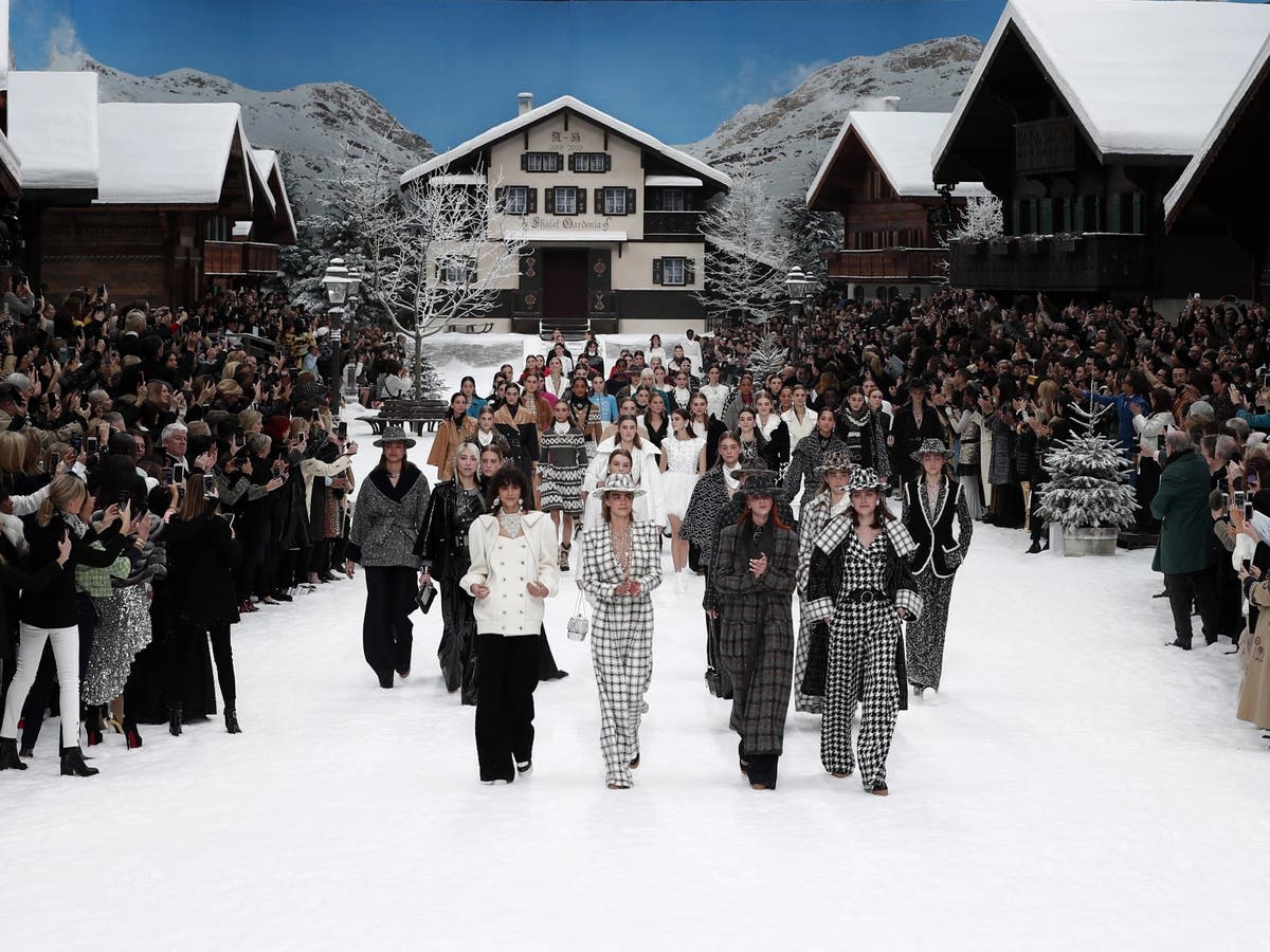 Chanel's Spring 2015 Couture Show Is A Garden Wonderland