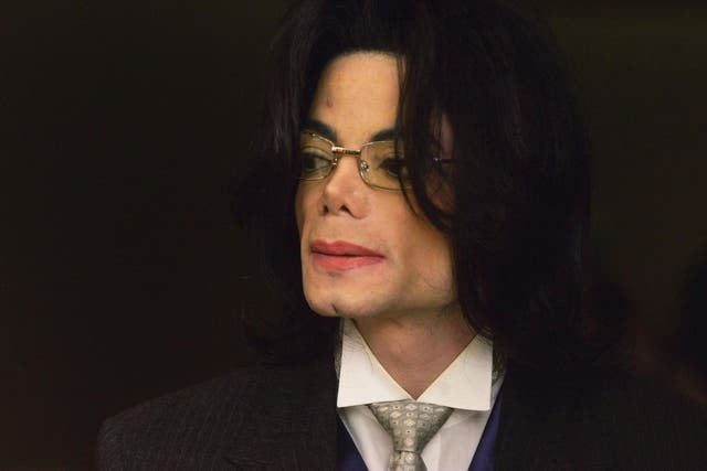 Michael Jackson appears outside the courtroom at the Santa Maria Courthouse during a break in his child molestation trial on 23 May, 2005 in Santa Maria, California.