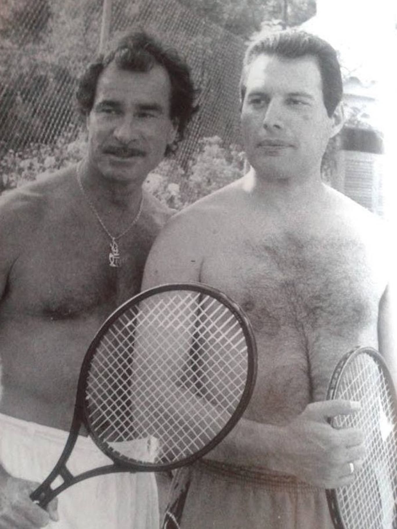 Tony Pike com Freddie Mercury | Foto: Reprodução/Photos Pikes Ibiza