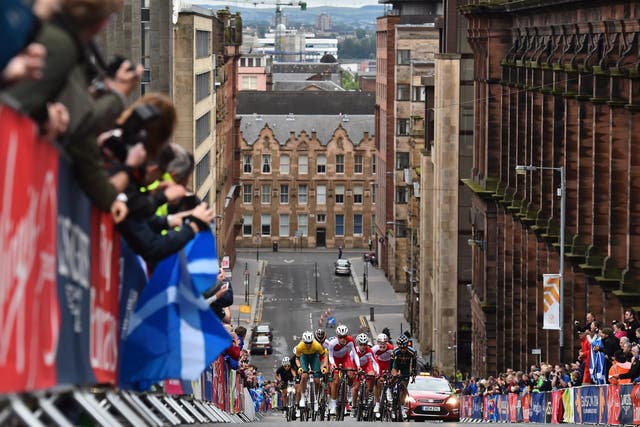 The women’s road race draws a crowd in Glasgow during the 2014 Commonwealth Games