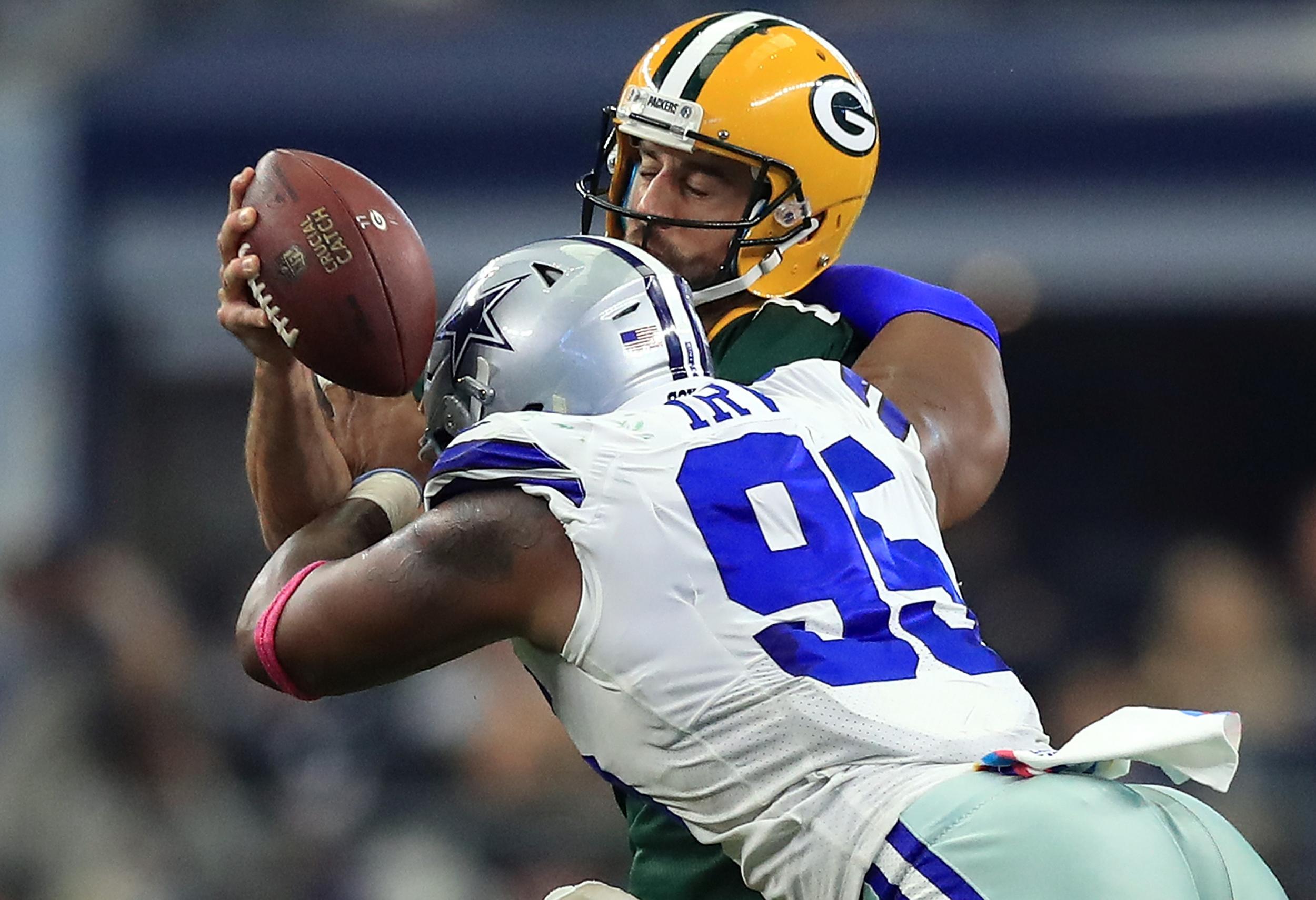 David Irving in action for the Cowboys, sacking quarterback Aaron Rodgers of Green Bay