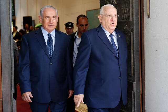Israeli Prime Minister Benjamin Netanyahu (L) and Israeli President Reuven Rivlin together in July 2017