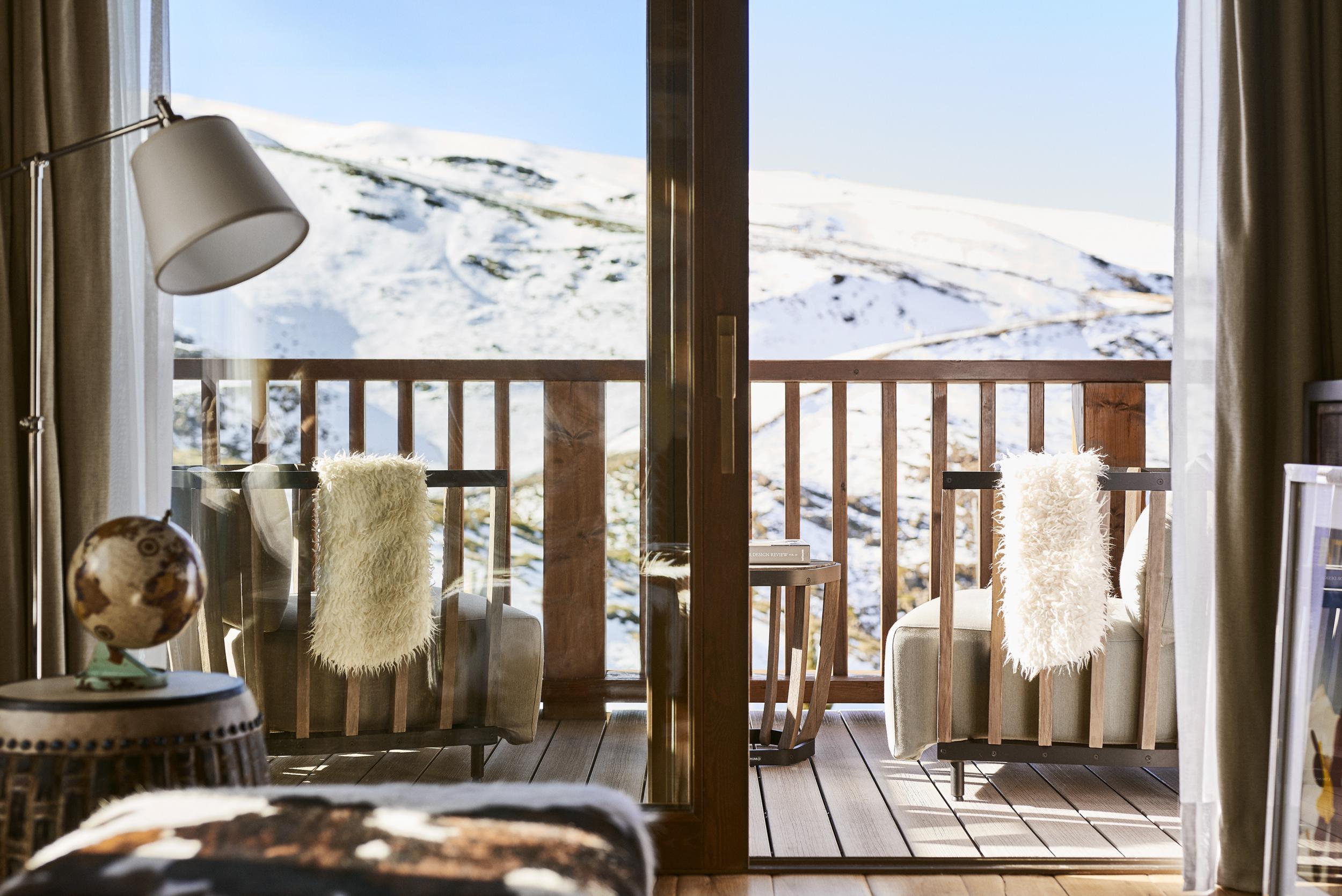 One of El Lodge’s deluxe mountain view suites