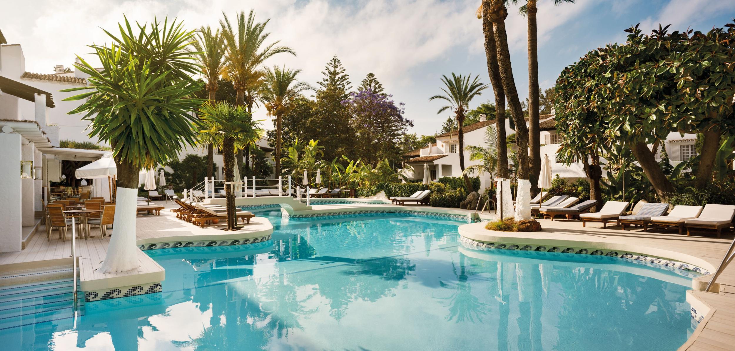 The pool is a picture at Puente Romano