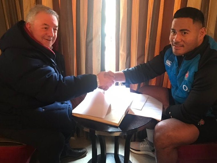 Manu Tuilagi agrees his Leicester Tigers contract extension with chief executive Simon Cohen