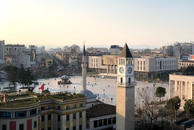 Lively and elegant: Skanderbeg Square