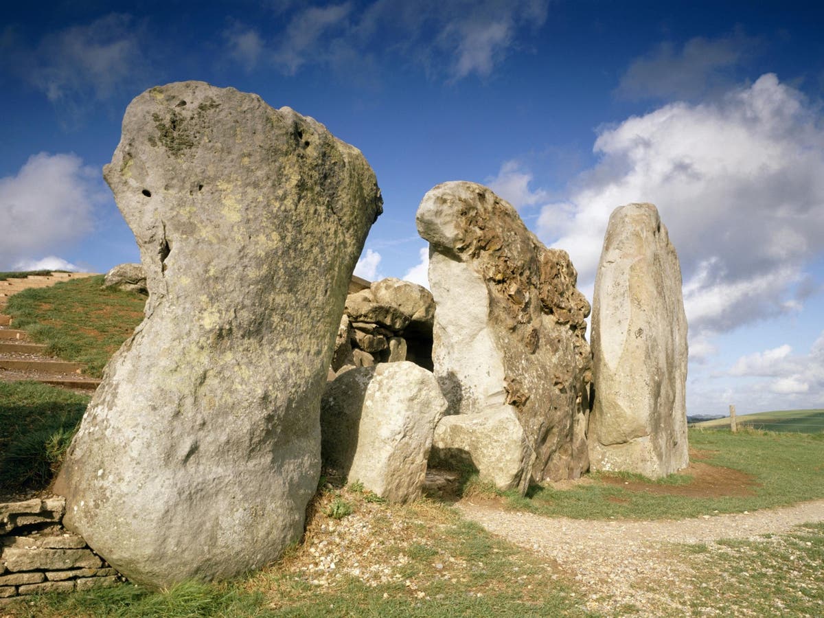 Neolithic Britons travelled across country for regular mass national feasts 4,500 years ago, new research claims