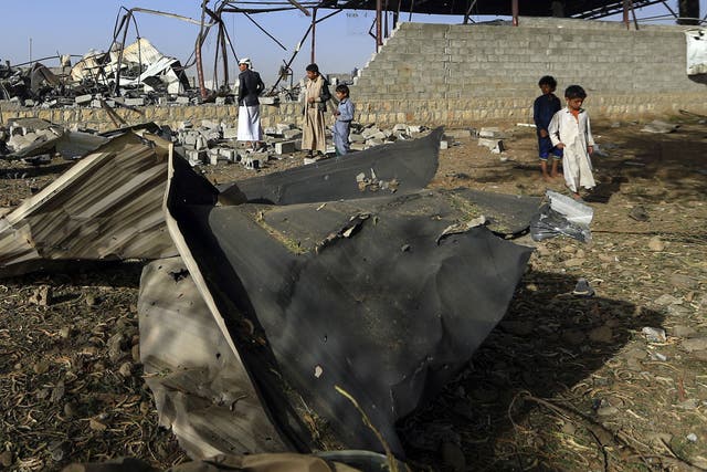 Civilians in Yemen face huge humanitarian crisis, the United Nations has warned.
